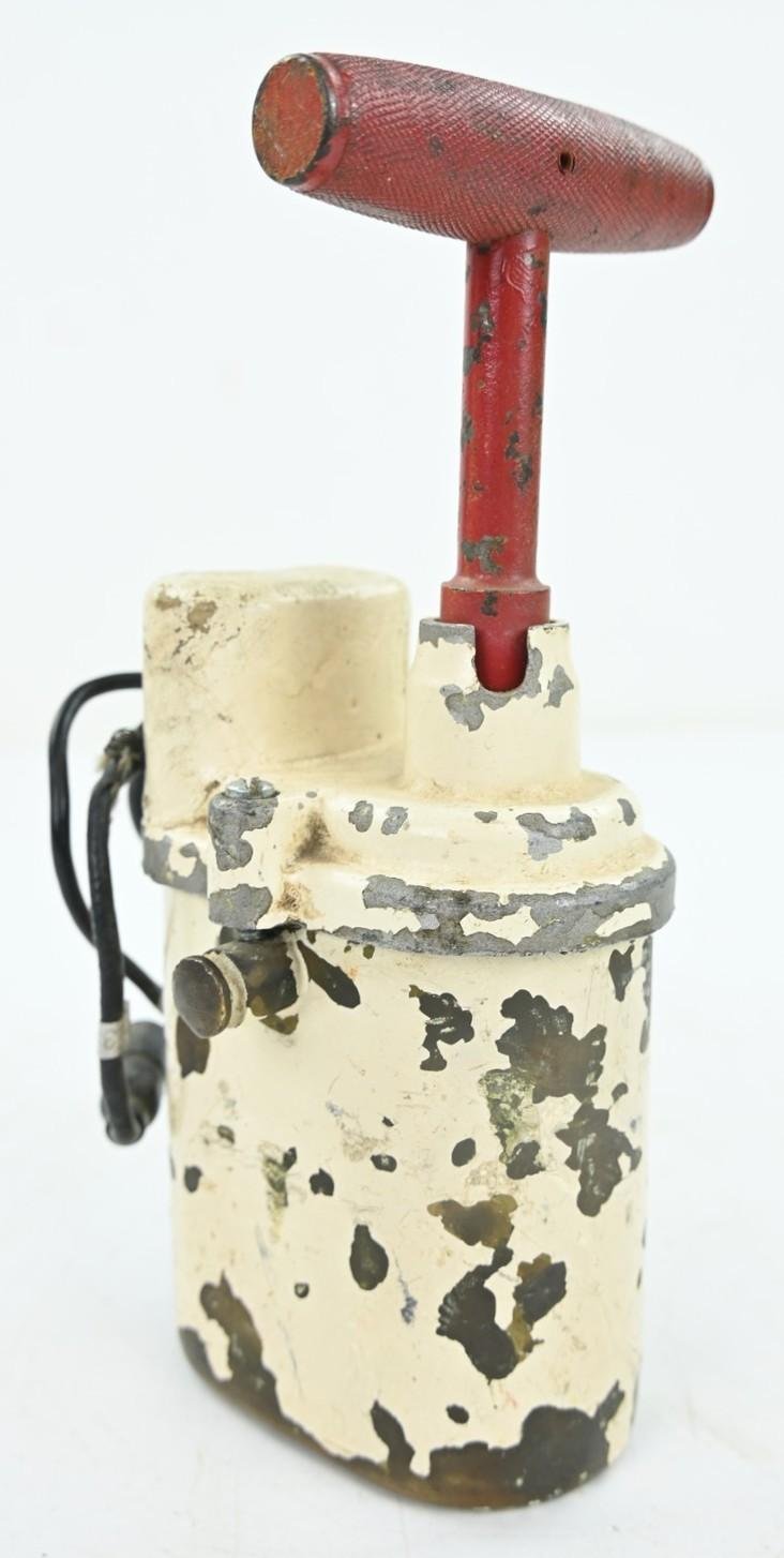 US WW2 '10 Cap' Blasting Machine For Manual Firing of Tank Main Gun — image 3