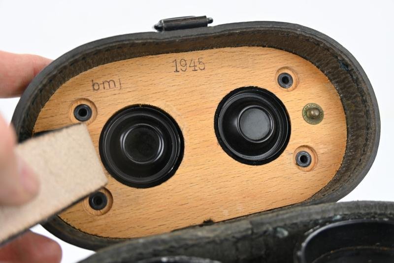 German WH 7x56 Panzer Binocular in Presstoff Case 1945 — image 10
