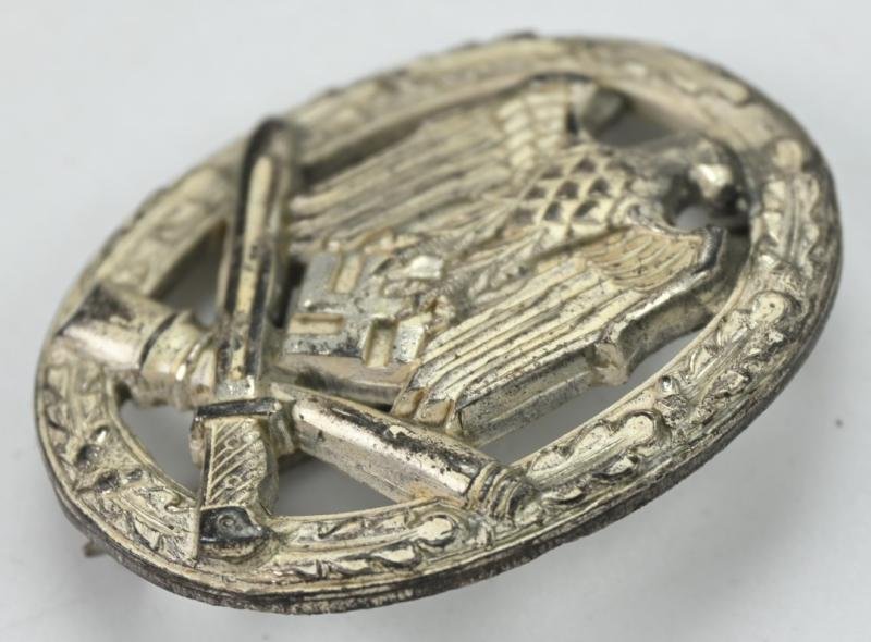 German General Assault Badge 'Semi-Hollow' — image 9