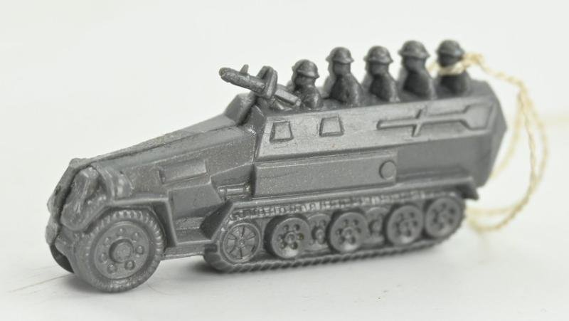 German WHW Plastic Figure 'SDKFZ 251' — image 3