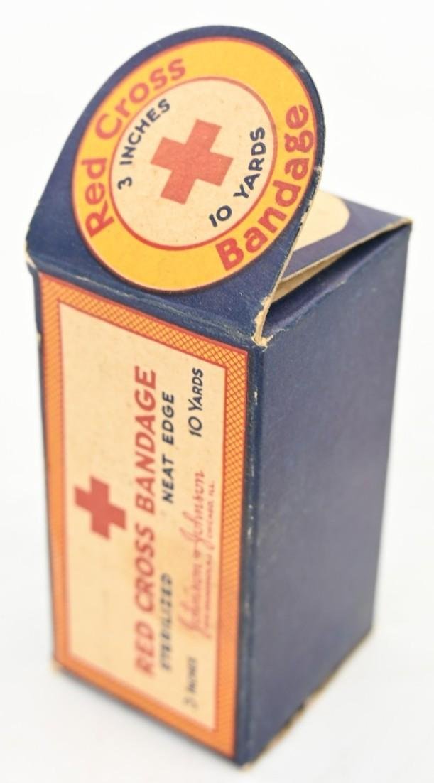 US WW2 Red Cross Bandage Pack with Content — image 2