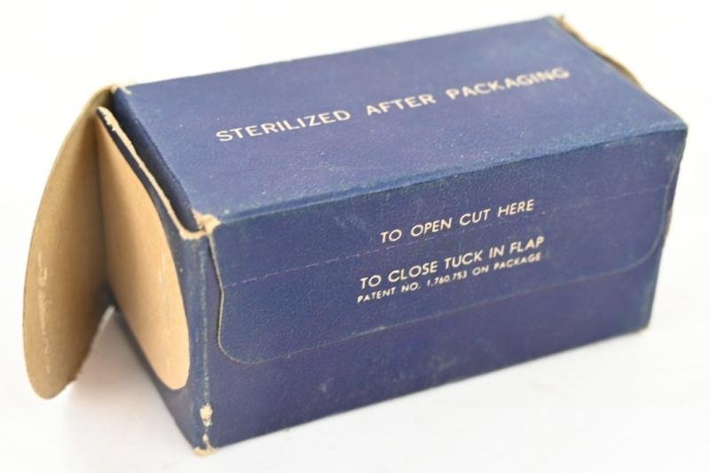 US WW2 Red Cross Bandage Pack with Content — image 3