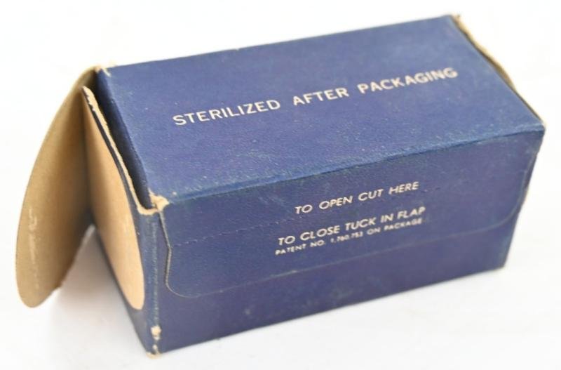 US WW2 Red Cross Bandage Pack with Content — image 4