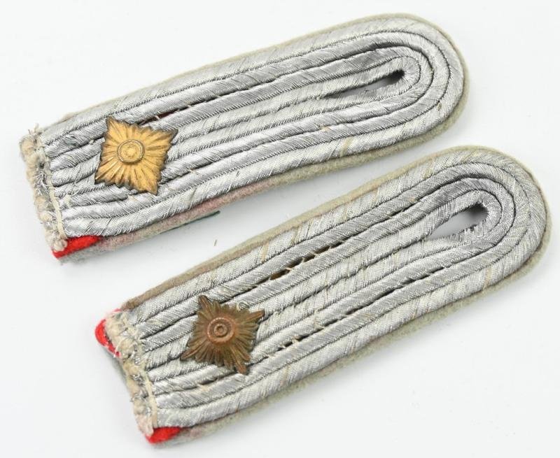 German WH Officer Shoulderboard Set Infantry — image 2