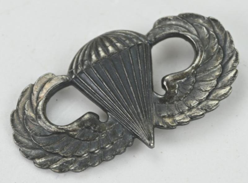 US WW2 Damaged Paratrooper Jumpwing — image 2