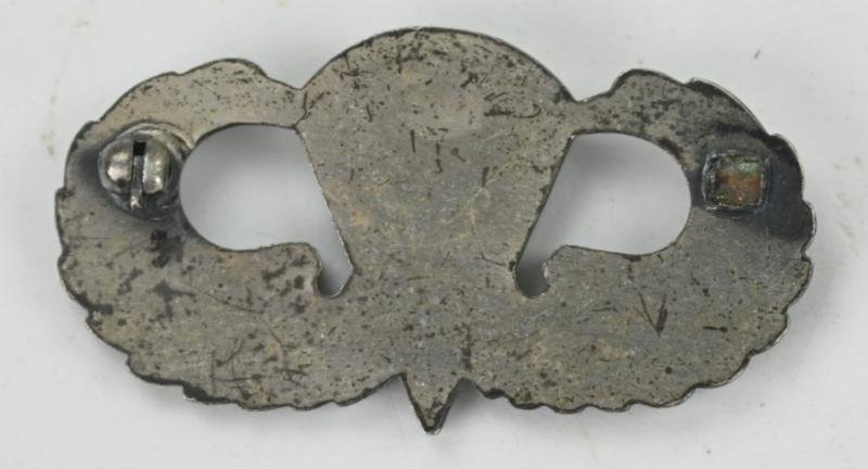 US WW2 Damaged Paratrooper Jumpwing — image 3