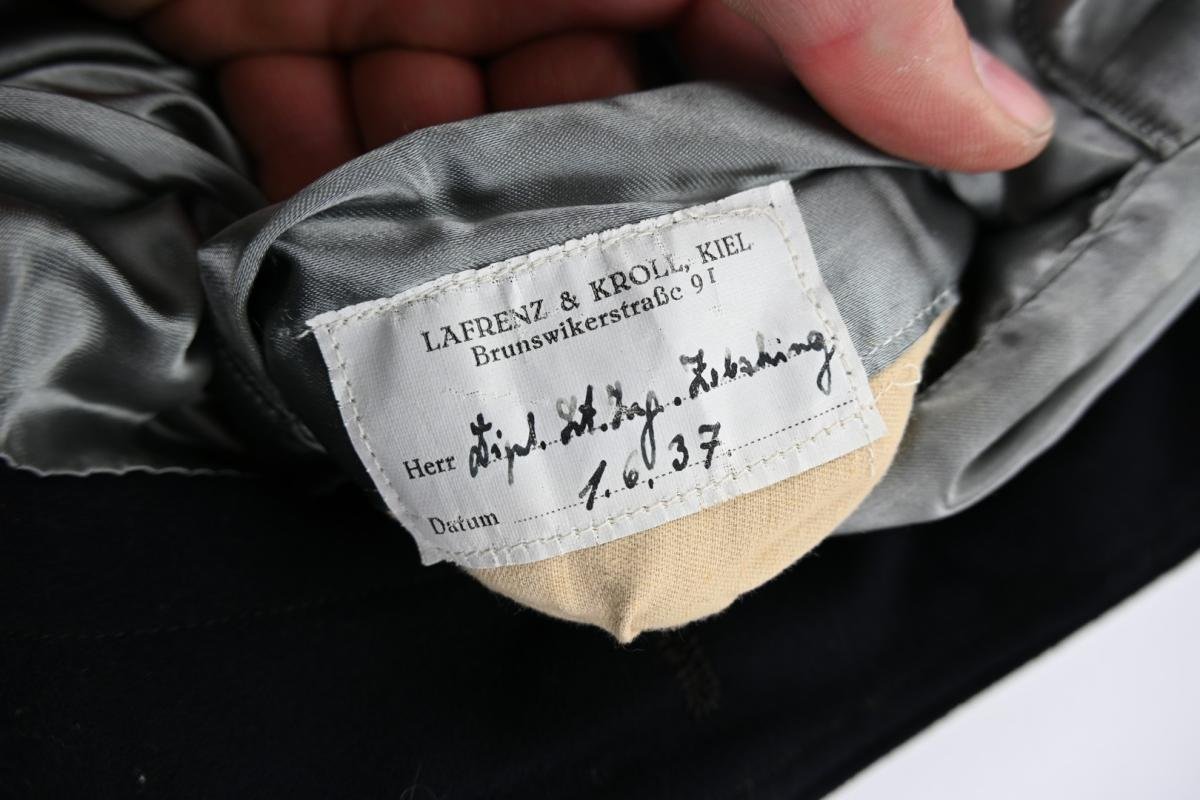 German KM Officer Cape 'U-Boat School Commander 'kapitänleutnant Ing. Zschetzsching' — image 9