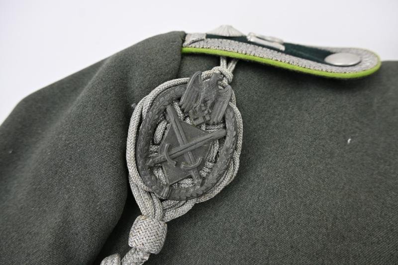 German WH Panzer-Grenadier Parade Tunic and Visor Cap — image 15