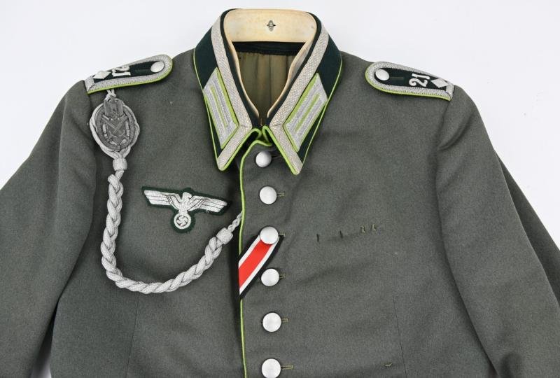 German WH Panzer-Grenadier Parade Tunic and Visor Cap — image 4