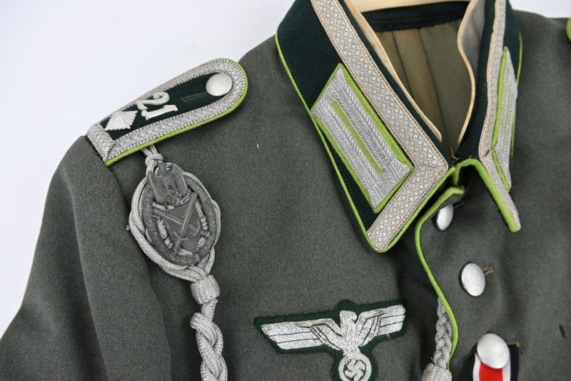 German WH Panzer-Grenadier Parade Tunic and Visor Cap — image 9