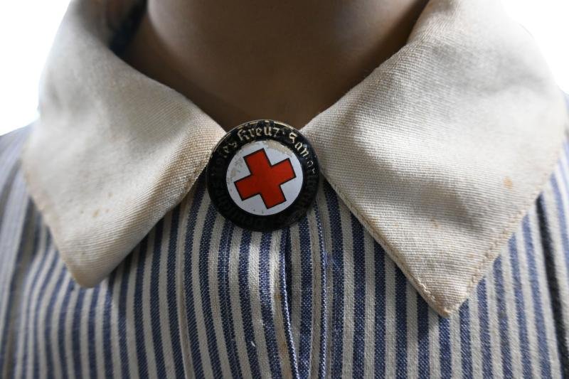 German DRK Nurse Mannequin — image 12