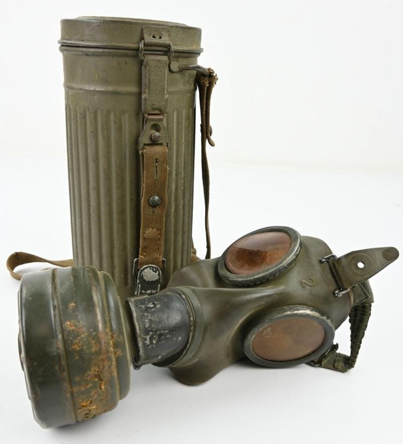German WH M31 Camo Gasmask & Cannister — image 10