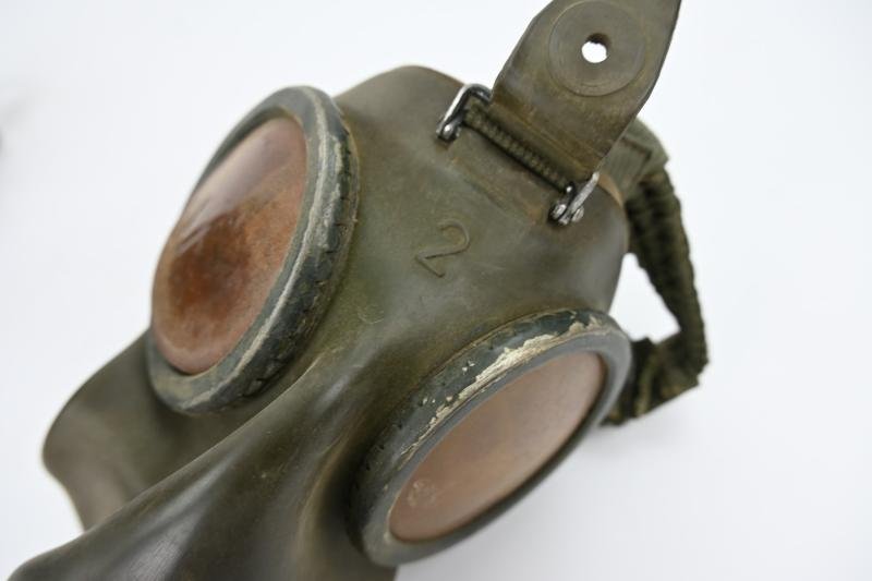 German WH M31 Camo Gasmask & Cannister — image 11