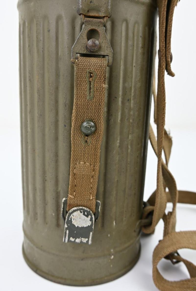 German WH M31 Camo Gasmask & Cannister — image 2