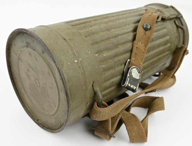 German WH M31 Camo Gasmask & Cannister — image 7