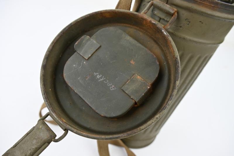 German WH M31 Camo Gasmask & Cannister — image 8