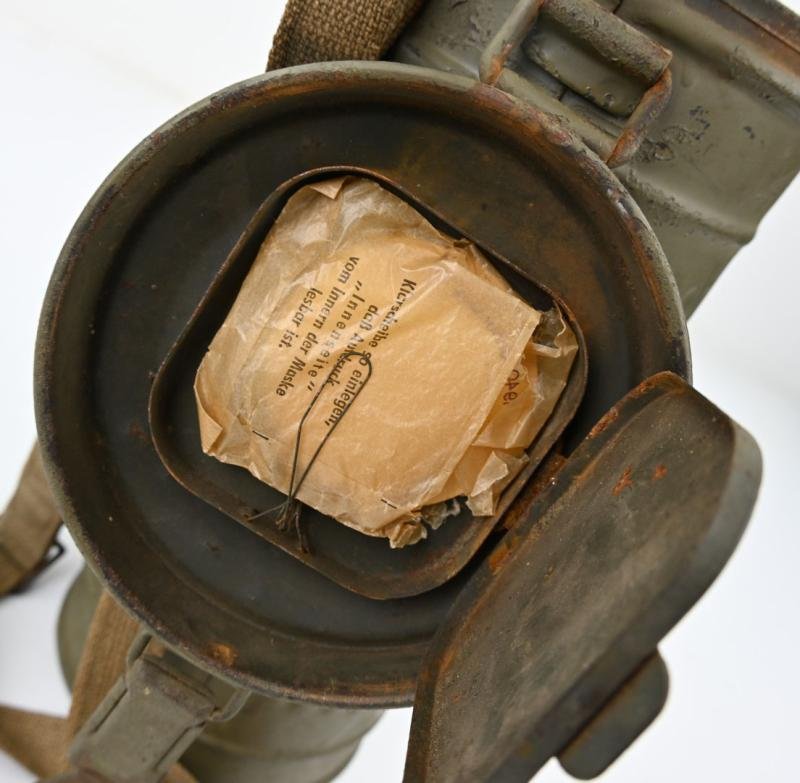 German WH M31 Camo Gasmask & Cannister — image 9