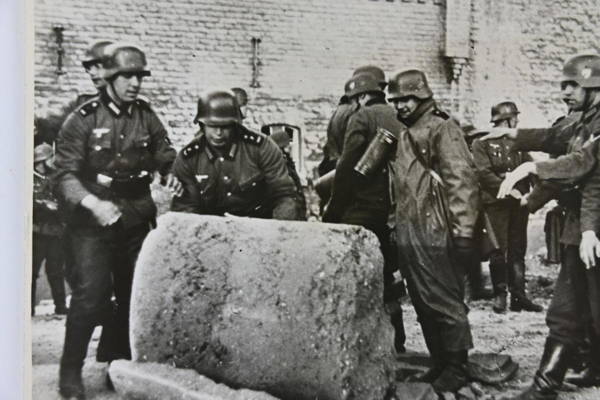German WH Press Photo 'May 1940 Dutch Border' — image 2