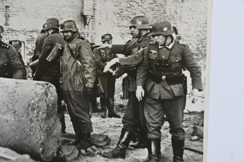 German WH Press Photo 'May 1940 Dutch Border' — image 3