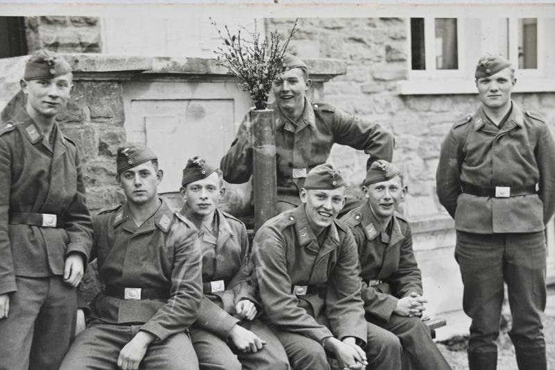 German LW Flak Unit Group Picture — image 2