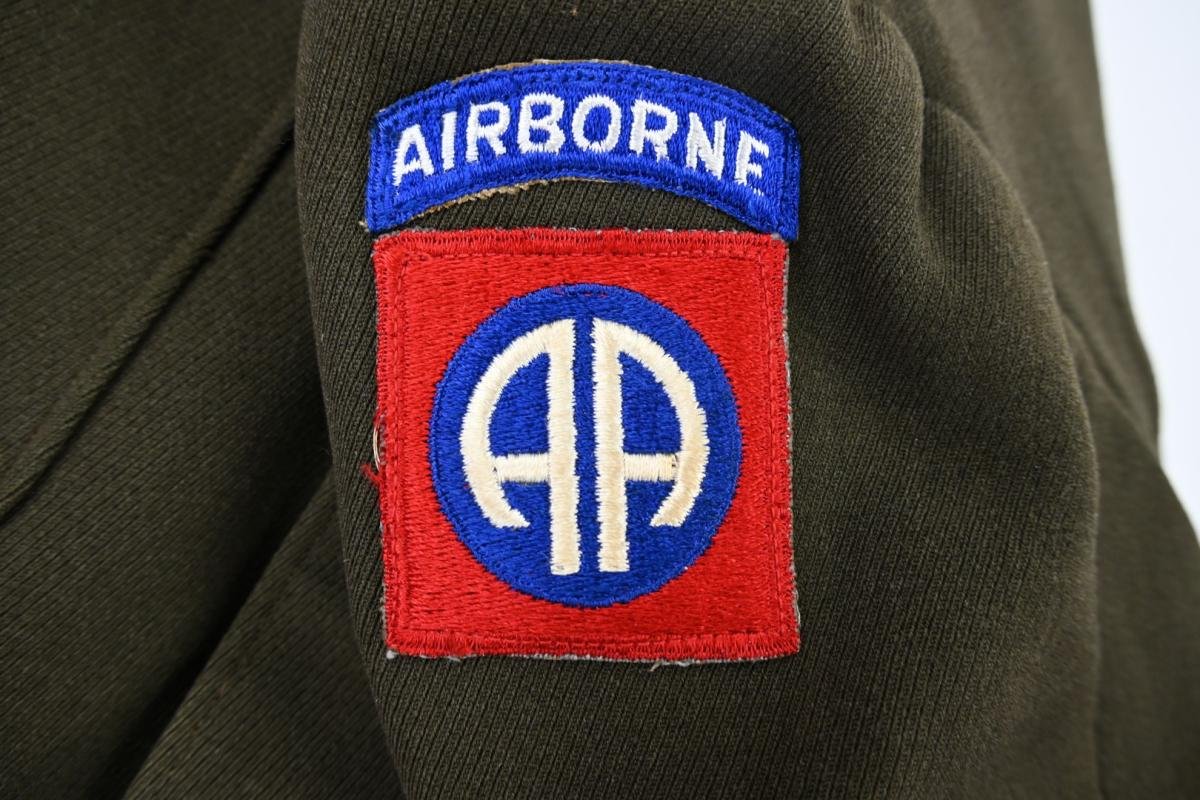 US WW2 Officer Ike Jacket 'Airborne'' — image 4