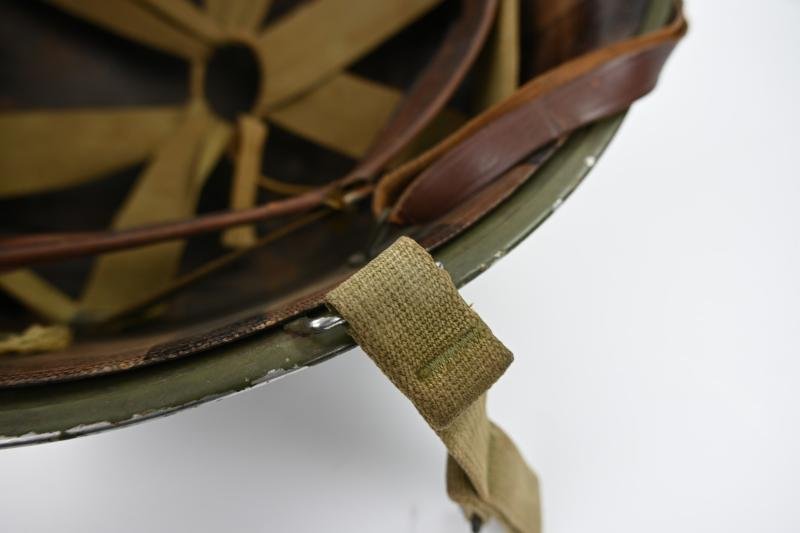 US WW2 Fixed bale Combat Helmet '1st Lieutenant' — image 13