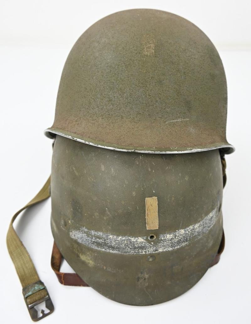 US WW2 Fixed bale Combat Helmet '1st Lieutenant' — image 14