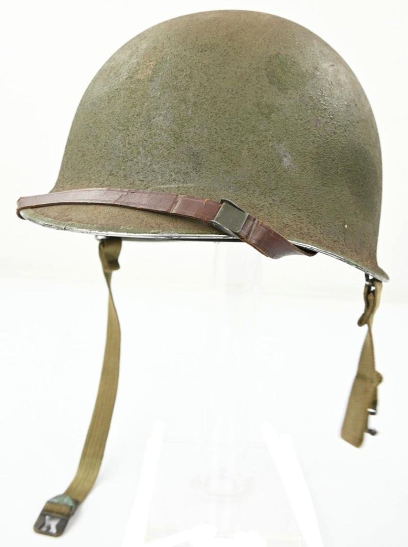 US WW2 Fixed bale Combat Helmet '1st Lieutenant' — image 2