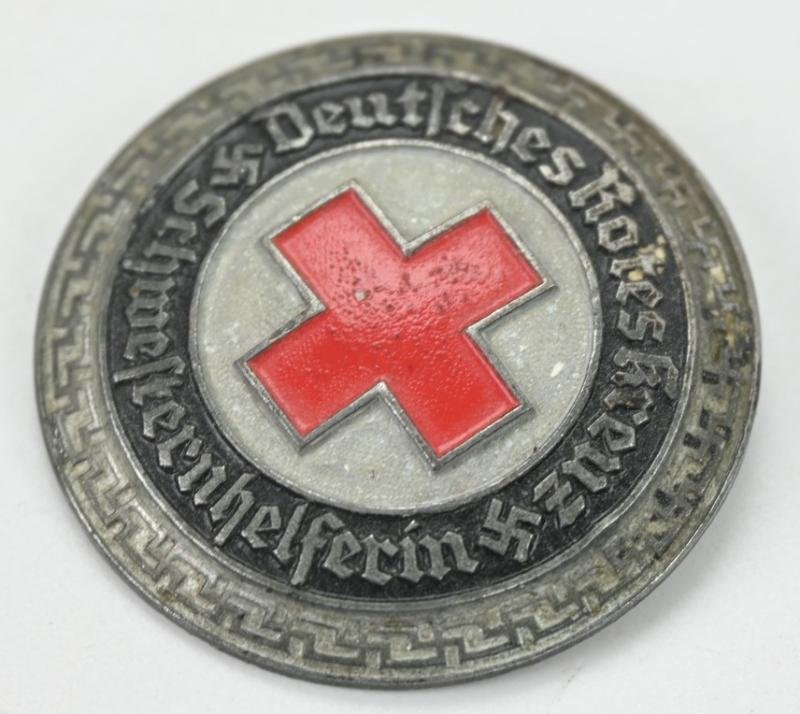 German DRK 'Schwesternhelferin' Badge — image 2