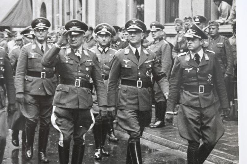 German Parade Press Photo 'General Christiansen in Holland' — image 2