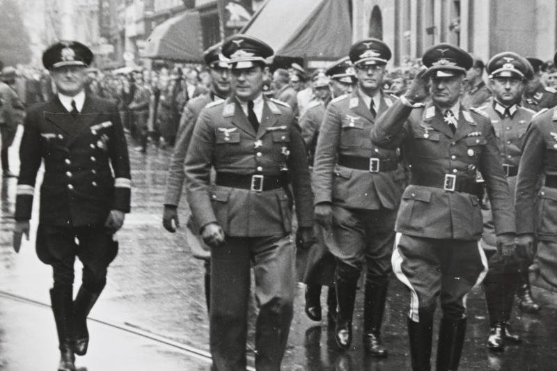 German Parade Press Photo 'General Christiansen in Holland' — image 3