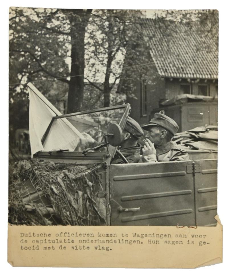 Dutch Press Photo 'Capitulation of the German troops in Holland'