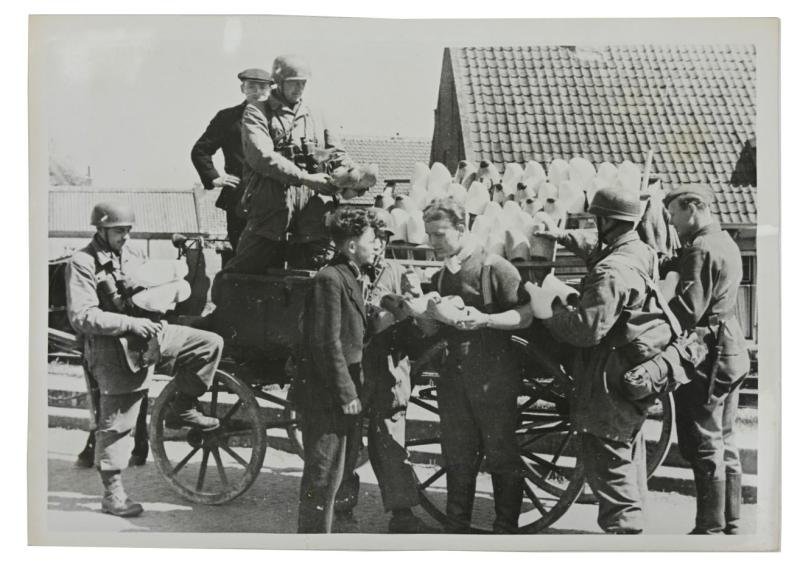 German LW FSJ Troop Picture in Holland