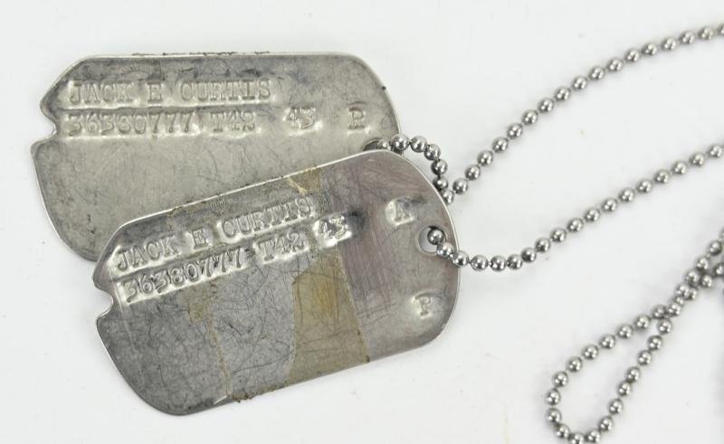 US WW2 Dog-tag set with Chain 'Jack E Curtis' — image 2