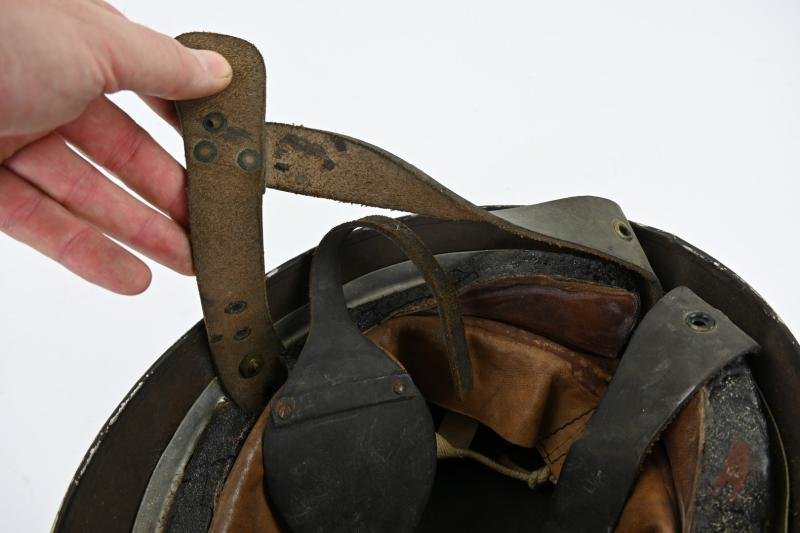 British WW2 MK1 2nd Pattern Paratrooper Combat Helmet — image 12