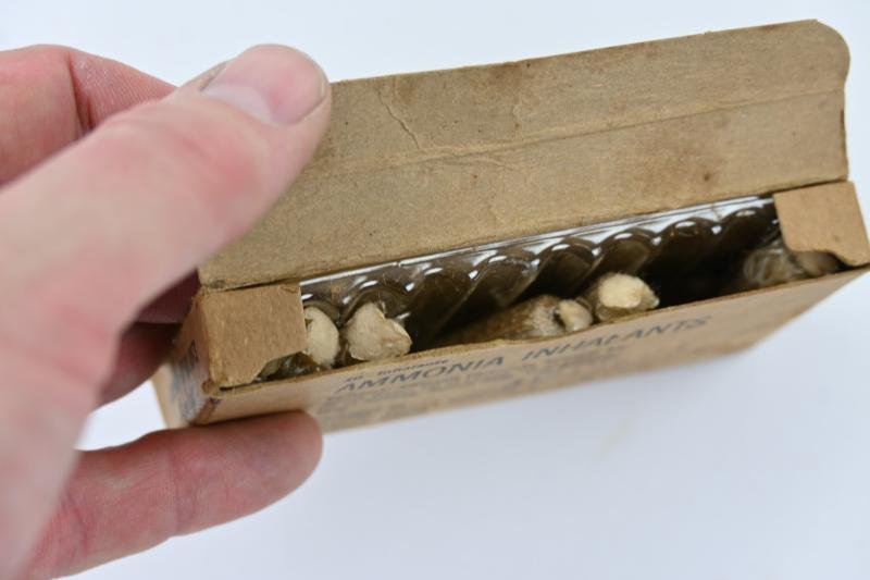 US WW2 Ammonia Inhalants package — image 3