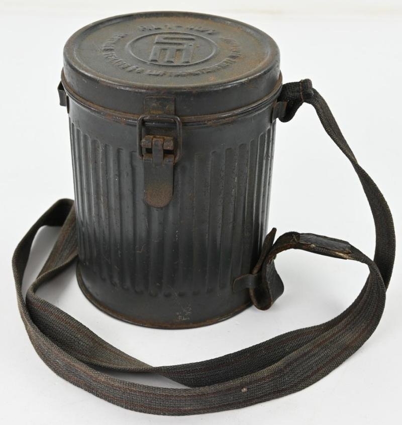 German Luftschutz Gasmask & Tornister — image 3
