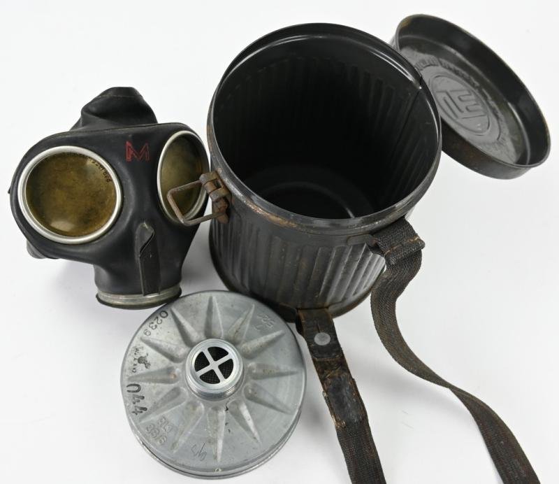 German Luftschutz Gasmask & Tornister — image 6
