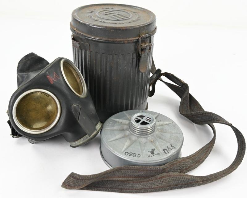 German Luftschutz Gasmask & Tornister — image 7