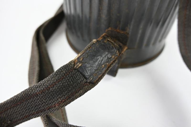 German Luftschutz Gasmask & Tornister — image 8