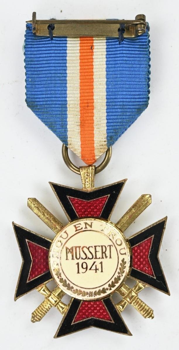 Dutch NSB Mussert Cross in Case — image 13