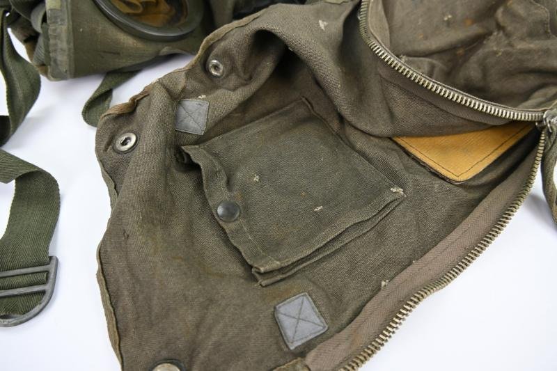 German LW FSJ Gasmask Bag with Gasmask 'edb' — image 15