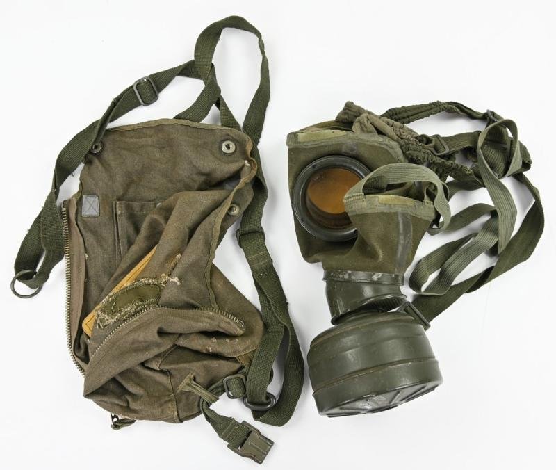 German LW FSJ Gasmask Bag with Gasmask 'edb' — image 17
