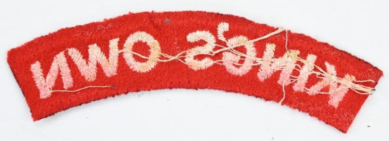 British WW2 King's Own Royal Lancaster Regiment Cloth Shoulder Title — image 3