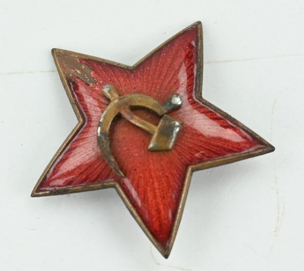 Sovjet WW2 Red Star Cap Badge — image 2