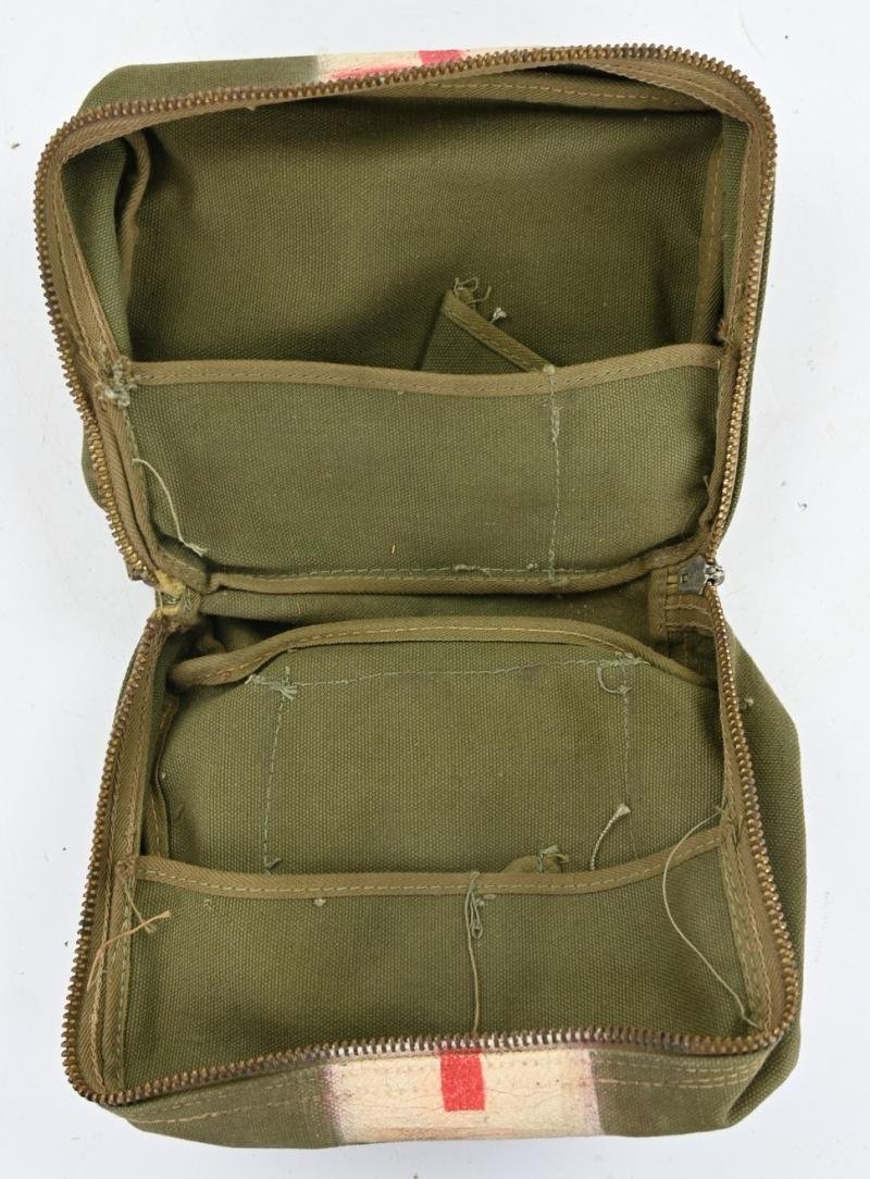 USAAF WW2 Medical Department FIrst Aid Pouch with Red Cross marking — image 7