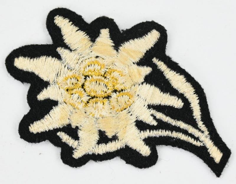 German Waffen-SS Gebirgsjäger Cap Badge — image 3