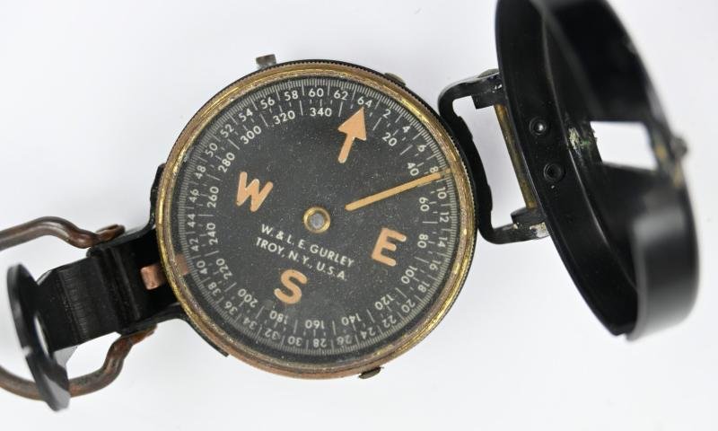 US WW2 Compass & Pouch — image 9