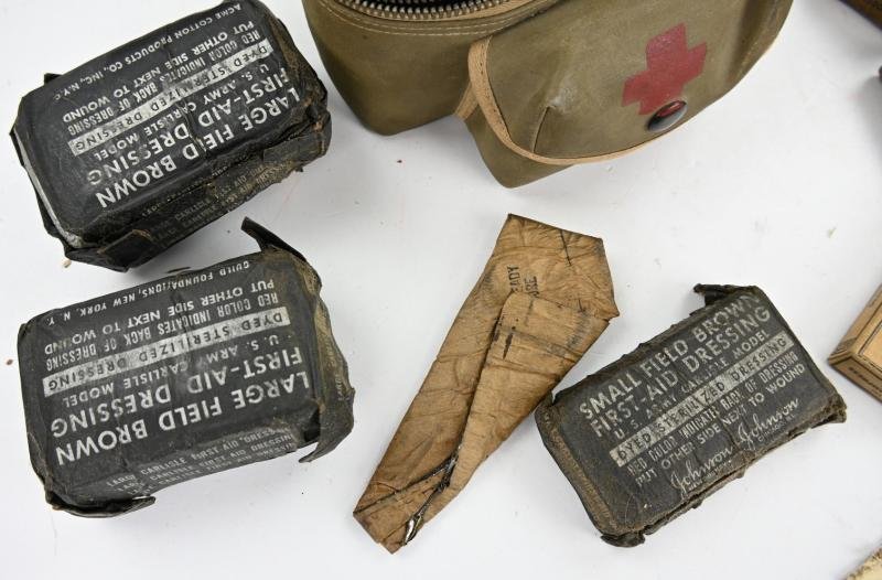 US WW2 Medical Department First Aid Pouch with Red Cross marking — image 8