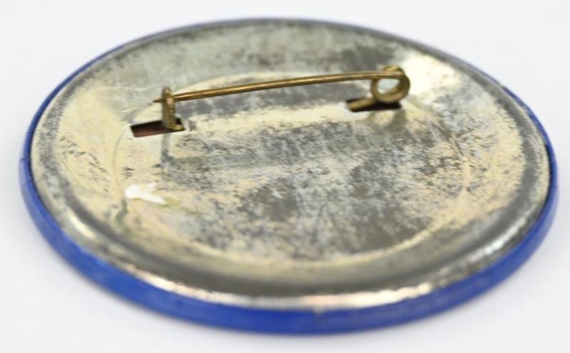 US WW2 Button 'Jap Hunting License' — image 4